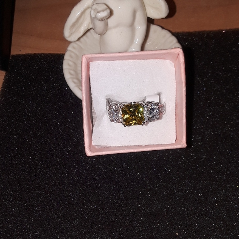 Ladies Peridot & White Sapphire Ring